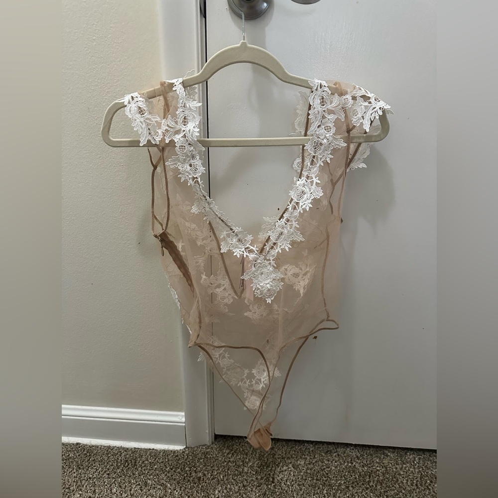 Victoria’s Secret NWT Nude with Lace Teddy - Picture 4 of 5